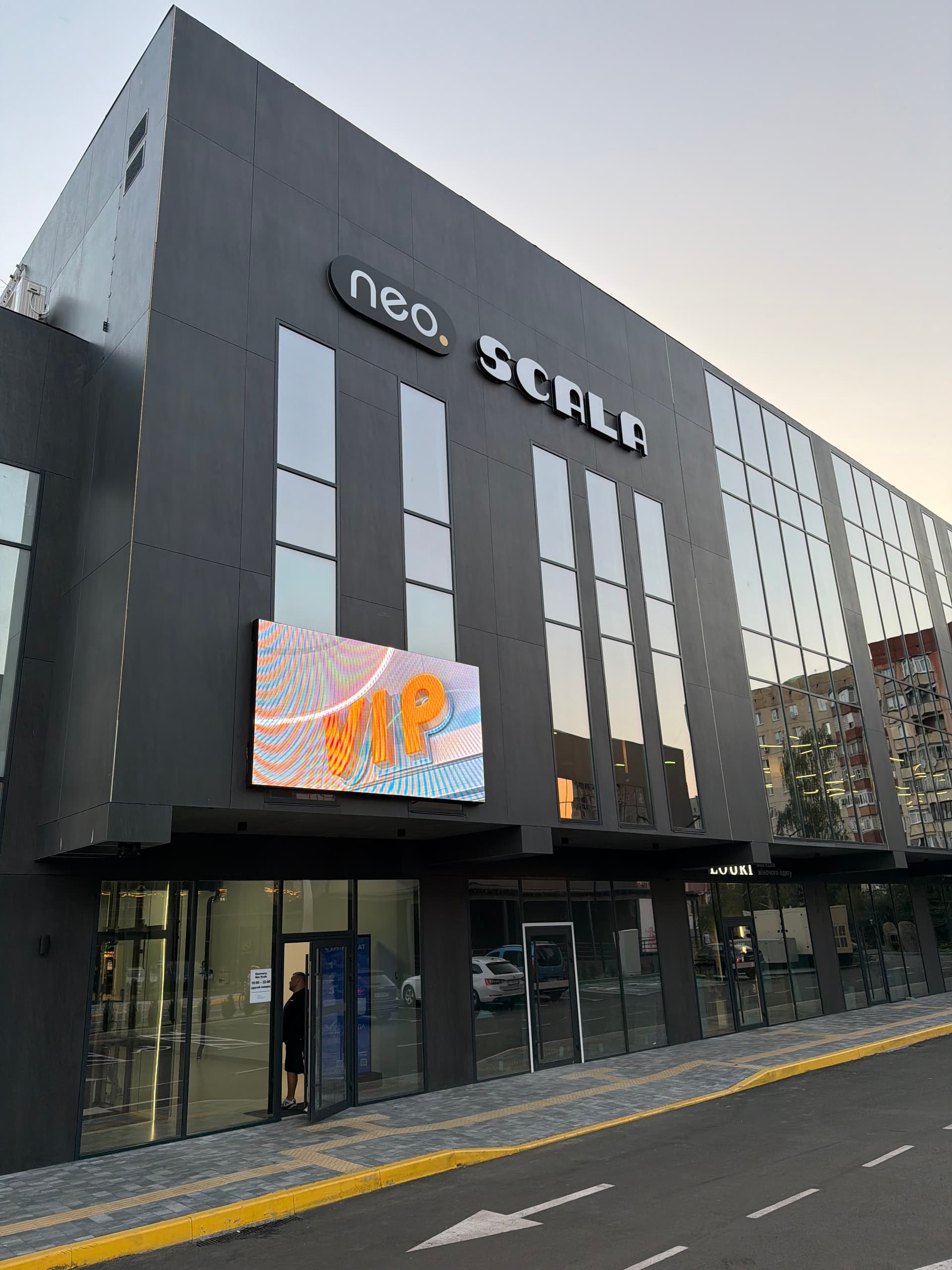 NeoScala mozi homlokzata
